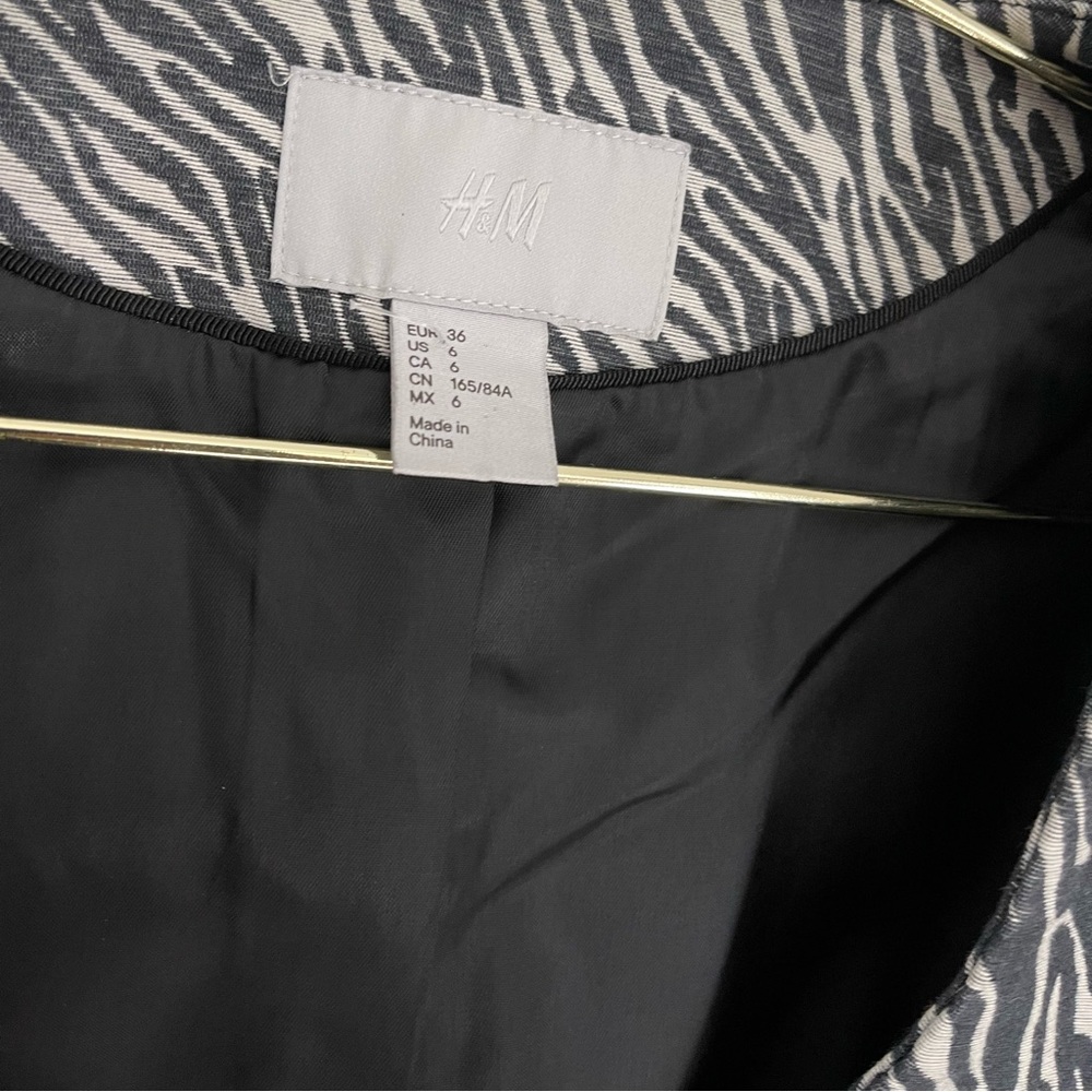 H&M Zebra Pattern 90s Y2k Style Cropped Blazer Si… - image 3